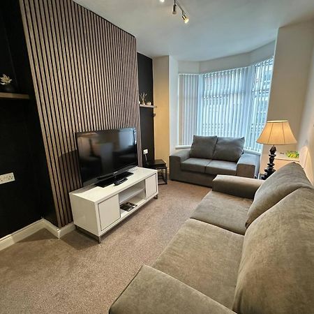 Villa 2Br Stylish Ormeau Road House Belfast Exterior foto