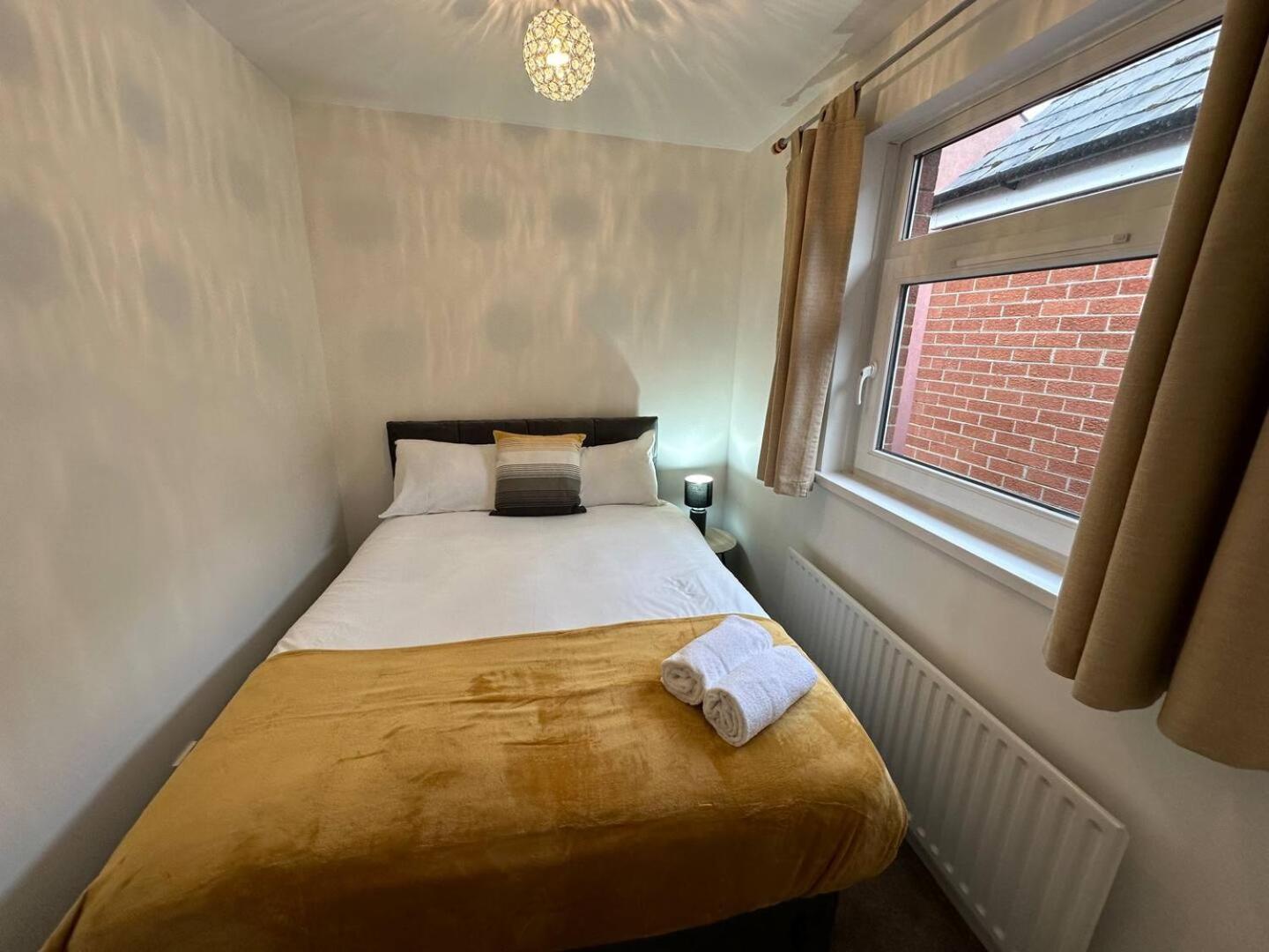 Villa 2Br Stylish Ormeau Road House Belfast Exterior foto